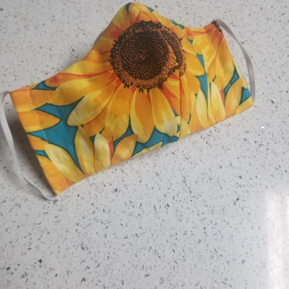 Reusable sunflower face mask filter pocket - Picture 3 of 4